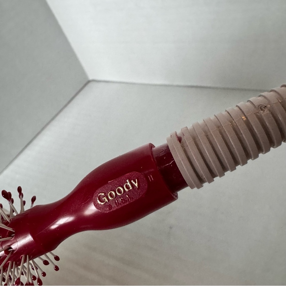 Vintage Goody Futura Round Hairbrush 1985 Comfor-Tip Bristles Red Tan Grip - Picture 6 of 14
